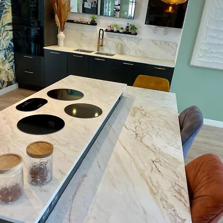 Luxe Piscine Chauffee Spas Interieur Et Exterieur Proche ヴィラ