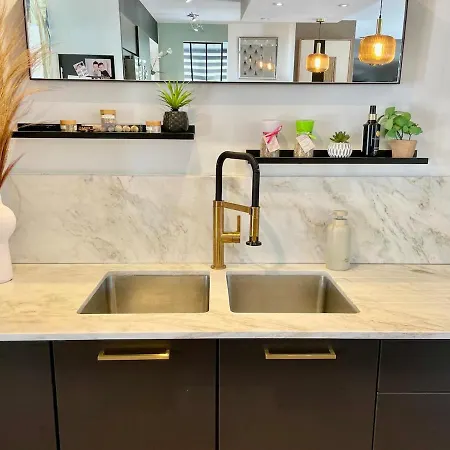 Luxe Piscine Chauffee Spas Interieur Et Exterieur Proche ヴィラ